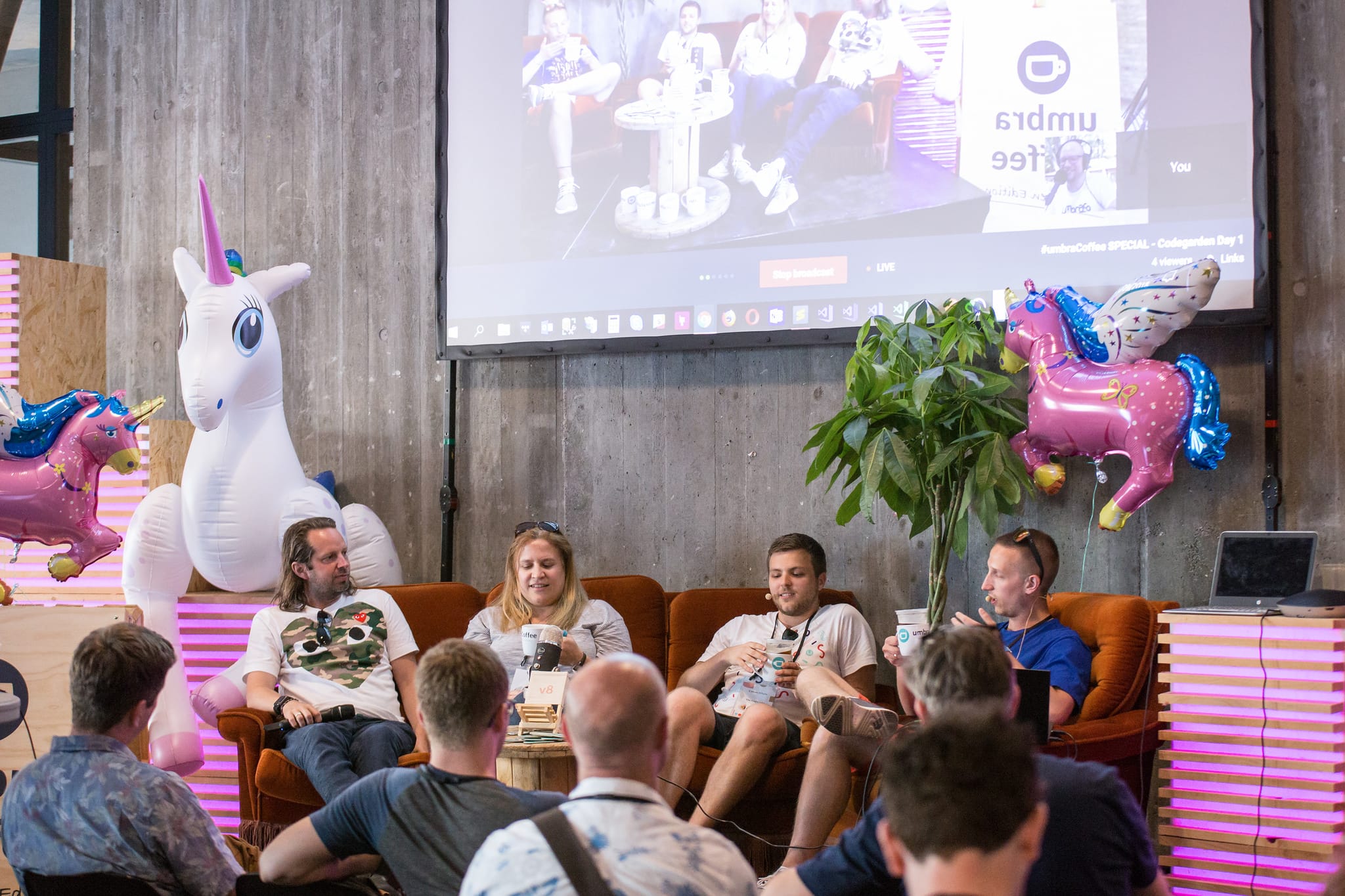 Niels Hartvig und Lotte Pitcher zu Gast beim YouTube-Format umbraCoffe von Marcin Zajkowski und Callum Whyte auf dem Umbraco-Codegarden 2018