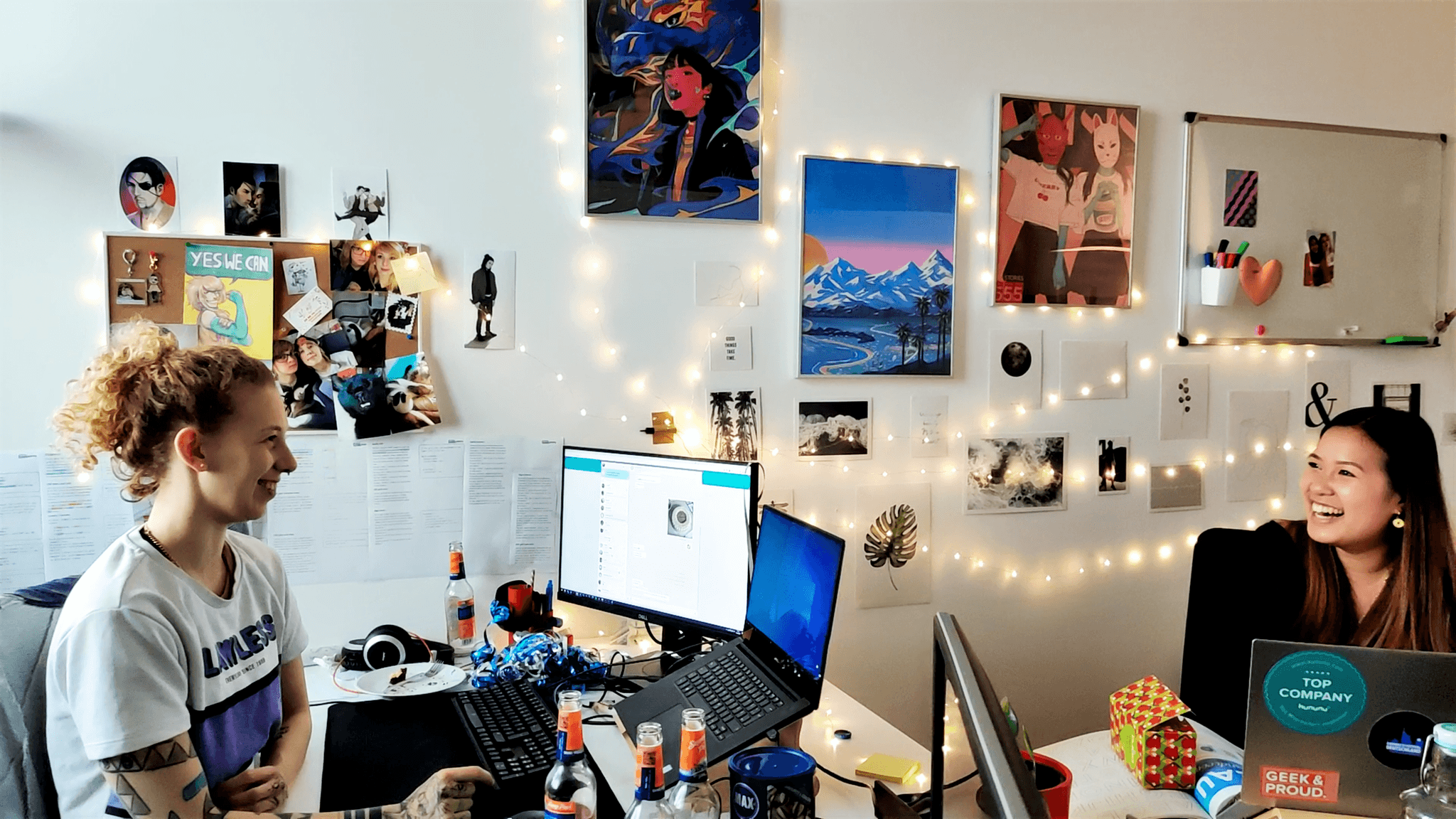 Trish und Jessie in ihrem gemeinsamen Büro
